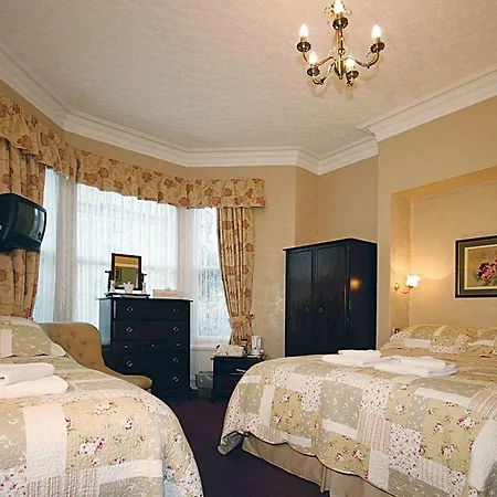 The Farthings Bed & Breakfast 4*