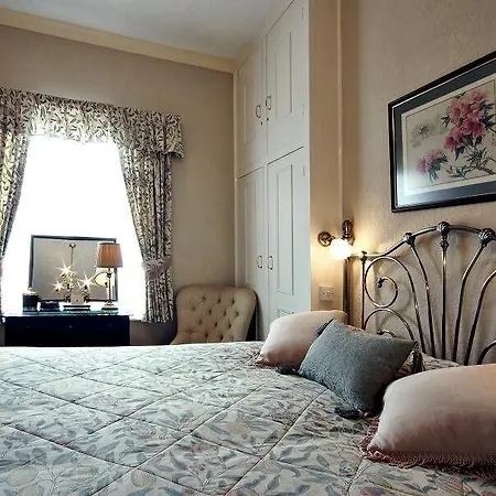 ザ ファージングス ベッド・アンド・ブレックファスト 4*