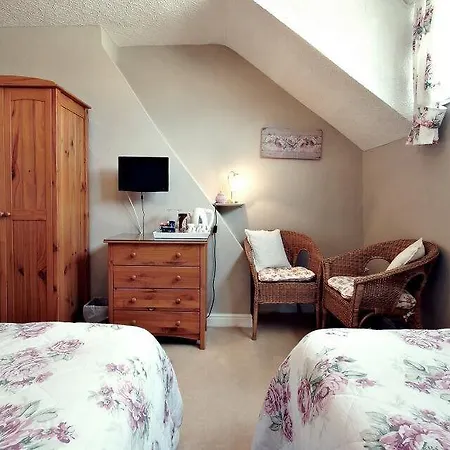 ベッド・アンド・ブレックファスト ザ ファージングス