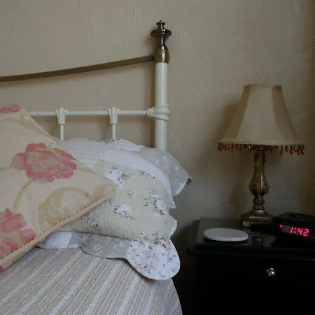 ベッド・アンド・ブレックファスト ザ ファージングス