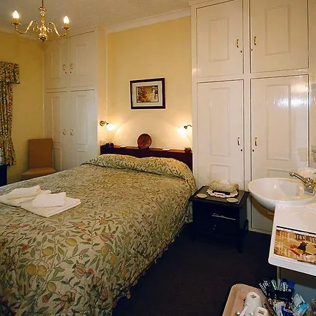 The Farthings Bed & Breakfast 4*