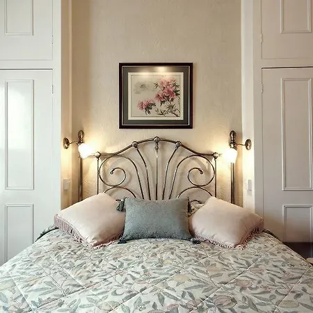 The Farthings Bed & Breakfast 4*