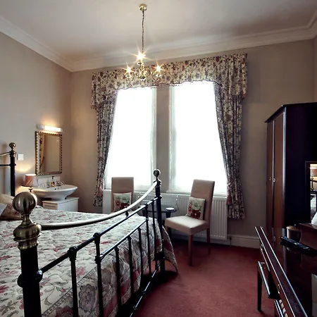 The Farthings Bed & Breakfast 4*